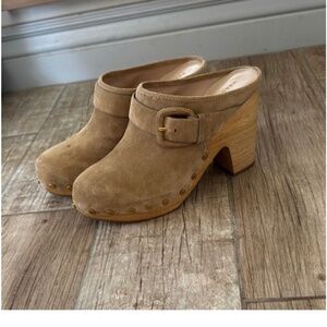 Divine Veronica Beard Clogs